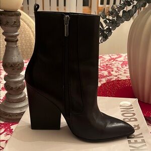 Elegant Black Heeled Boots